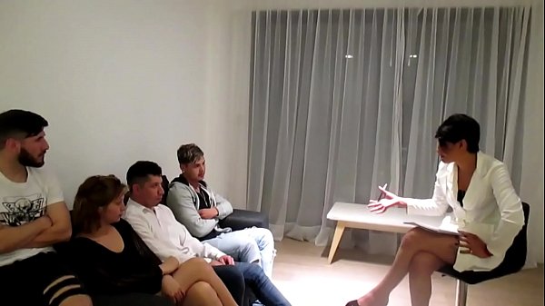 ORGIA SEXUAL EN  LO  DE LA PSICOLOGA , LA TERAPIA SE TRANSFORMO  EN  UNA FIESTA  DE SEXO o