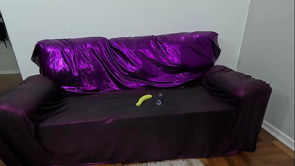 Sexo entre anões com gozada na cara