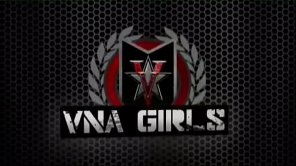 Blonde Vicky Vette Masturbates With A Vibrate Nipple Clamp In Her Cunt!