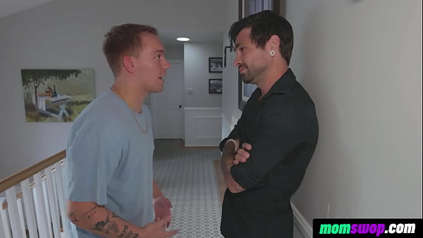 MomSwop – Our New Neighbours Are Vampires!