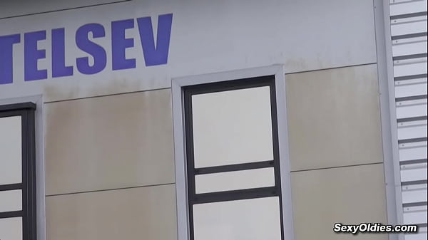 Redhead French mature fucked at work