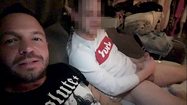 DOPPELTER BLOWJOB 2 SCHWÄNZE SPRITZEN IHR INS MAUL