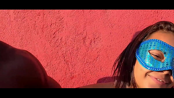 novinha mamou no meio da festa e deu a bucetinha