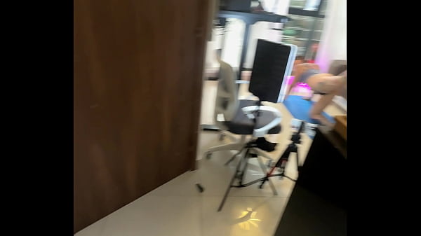 I fuck my neighbor during her workout